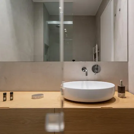 Metroscape Retreat Nearby Metro Station Apartment *