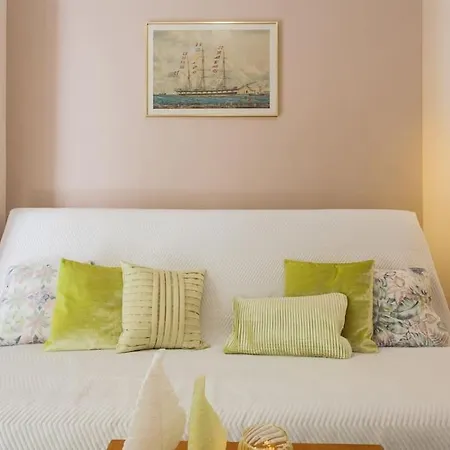 Flat In Historic Center @ipitou Str Apartment
