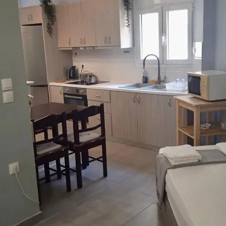 For Up To 5 People In Centre Atene