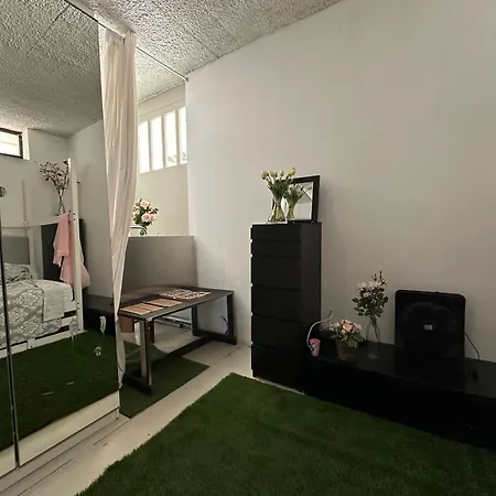 A Bright Art House With Parking Near Oaka For A Short