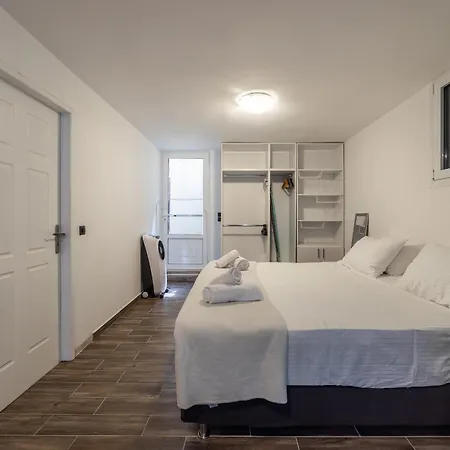 Apartment Hephaestus Glifada