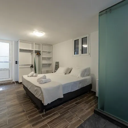 Hephaestus Glifada Apartment