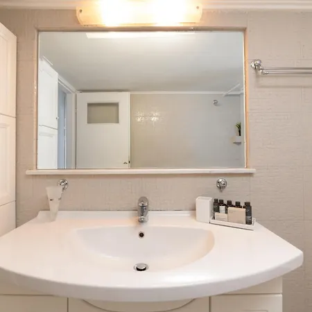 Modern Escape 2br In Glyfada By Upstreet Apartment