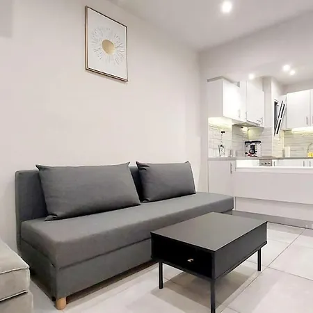 Wonderful Flat In Kavouri