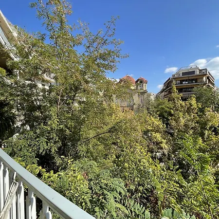 Chic Renovated Hideaway In Vibrant Square * אתונה