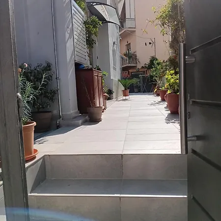 Cosy In A Yard *