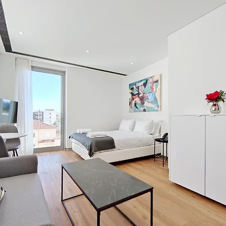 Verde Apartments *