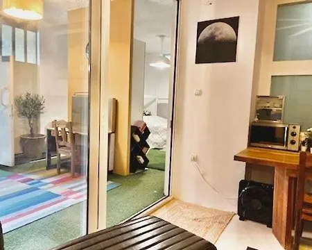 A Bright Art House With Parking Near Oaka For A Short Holiday home