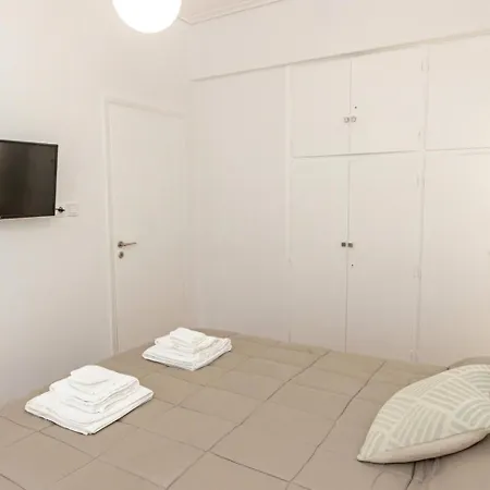 Cozy In Kallithea Apartment