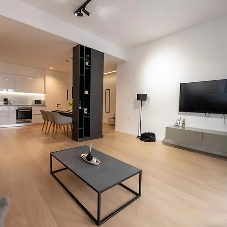 Apartment Spacious 3br In Pagkrati *
