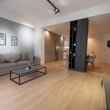 Apartment Spacious 3br In Pagkrati Athens