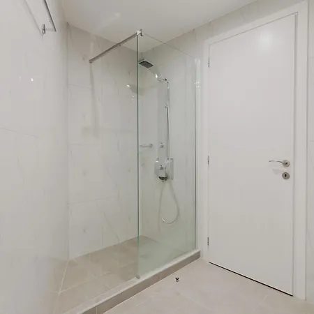 Leochares Lifestyle - Self Check-in Apartment