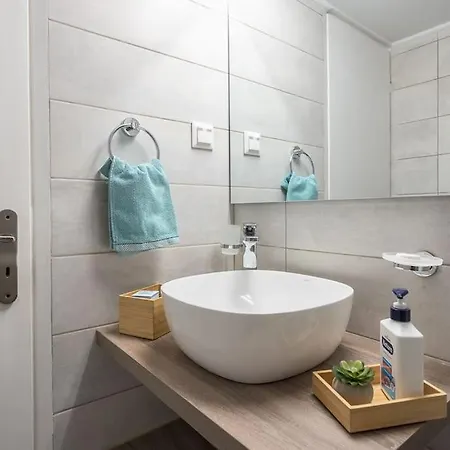 Ampelokipoi Metro Station Apartment