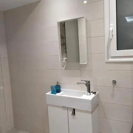 Cozy At King George Str Pagkrati Apartment *
