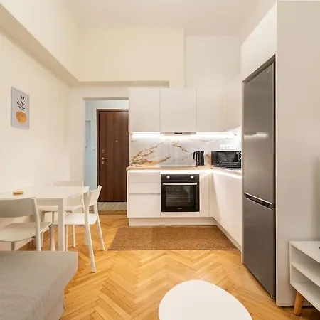 Modern Next To Metro Panepistimio Apartment Athens