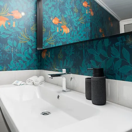 Apartment Elegant Escape 2br Ba Sunny