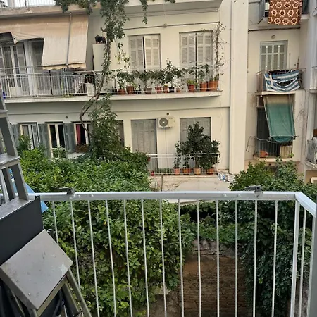 2nd Floor In Koukaki *