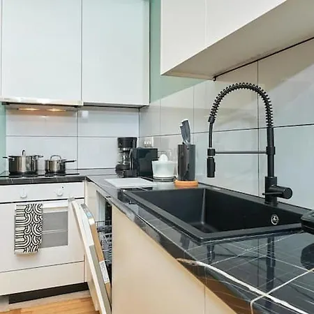 Apartment Downtown Dream Retreat In Athens!