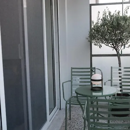 Unique 2bd Design With Airconditioning Near Acropolis Apartment