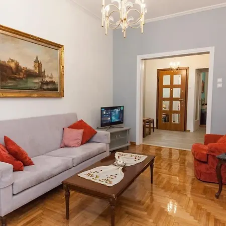 Gorgeous Near Historic Acropolis Apartment Athens