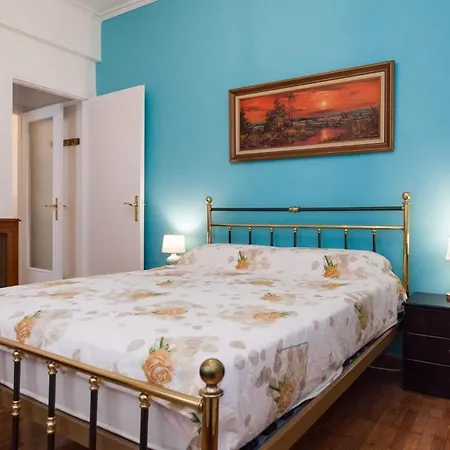 Gorgeous Near Historic Acropolis Apartment *