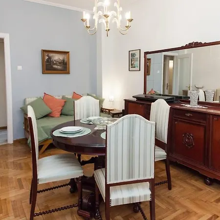 Gorgeous Near Historic Acropolis Apartment Athens