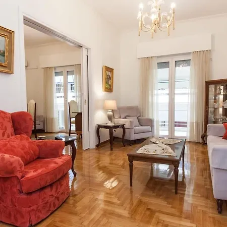 Apartment Gorgeous Near Historic Acropolis