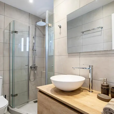 Minimal Nook Near Centre Apartment
