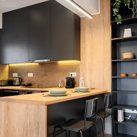 Minimal Nook Near Centre