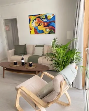 Vouliagmeni Seaside Luxury Apartment *