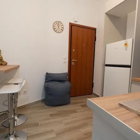 Liv - Cozy In Pagrati Athens