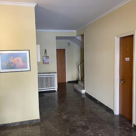 Stylish With Garden, Hilton Area. Near Metro Apartment Athens