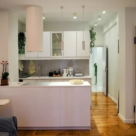 White House Apartment *