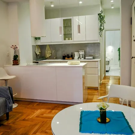 White House Apartment *