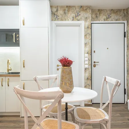 Modern Comfort In Neos Kosmos Metro Apartment Athens