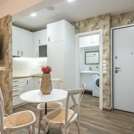 Modern Comfort In Neos Kosmos Metro Apartment Athens