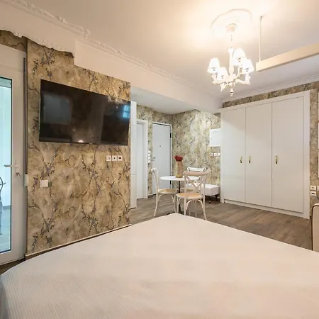 Modern Comfort In Neos Kosmos Metro Apartment