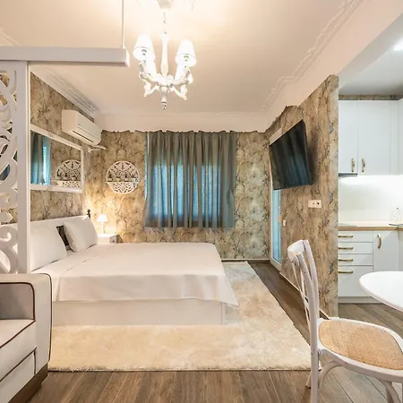 Modern Comfort In Neos Kosmos Metro Apartment