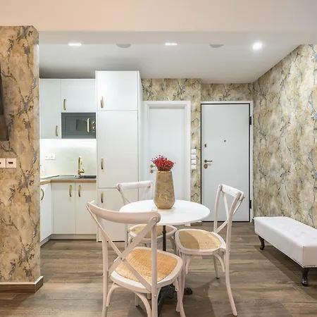 Modern Comfort In Neos Kosmos Metro Apartment *