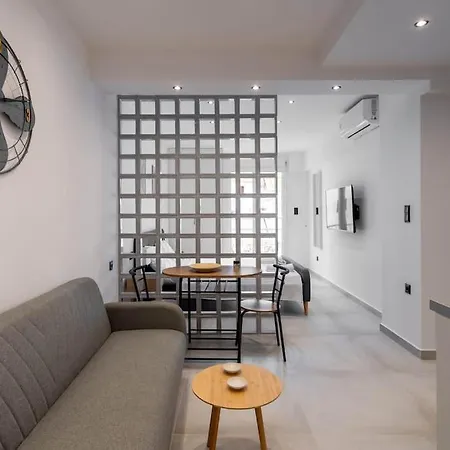 Chic Urban Close To Landmarks Apartment