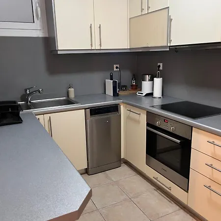 Vouliagmeni 2bed Garden Flat Apartment *