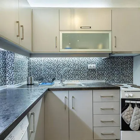 Ruby ' S Acropolis Apartment