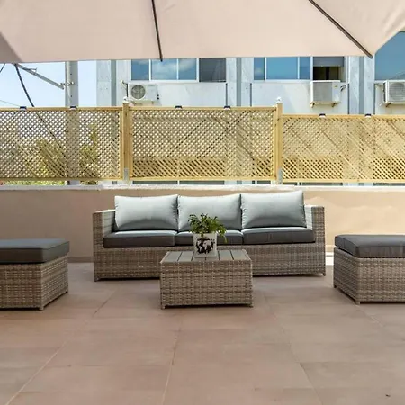 Holiday home Luxury Detached House With Astonishing Roof Garden *
