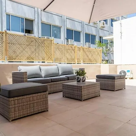 Holiday home Luxury Detached House With Astonishing Roof Garden *