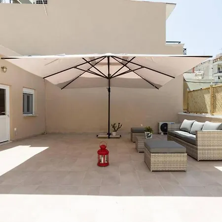 Luxury Detached House With Astonishing Roof Garden *
