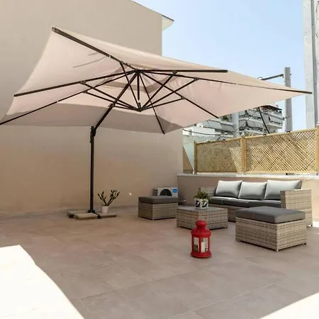 Luxury Detached House With Astonishing Roof Garden *