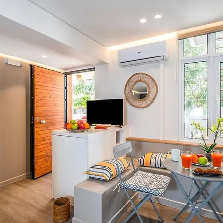 Cozy Nest At Acropolis Footsteps Apartment *