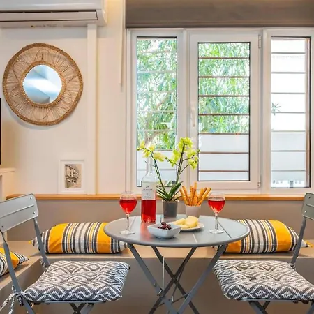 Cozy Nest At Acropolis Footsteps Apartment
