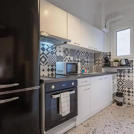 Roubnb Acropolis Museum 1bd Apartment
