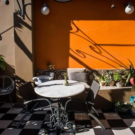 Living Like In A In The Center Of * Athens